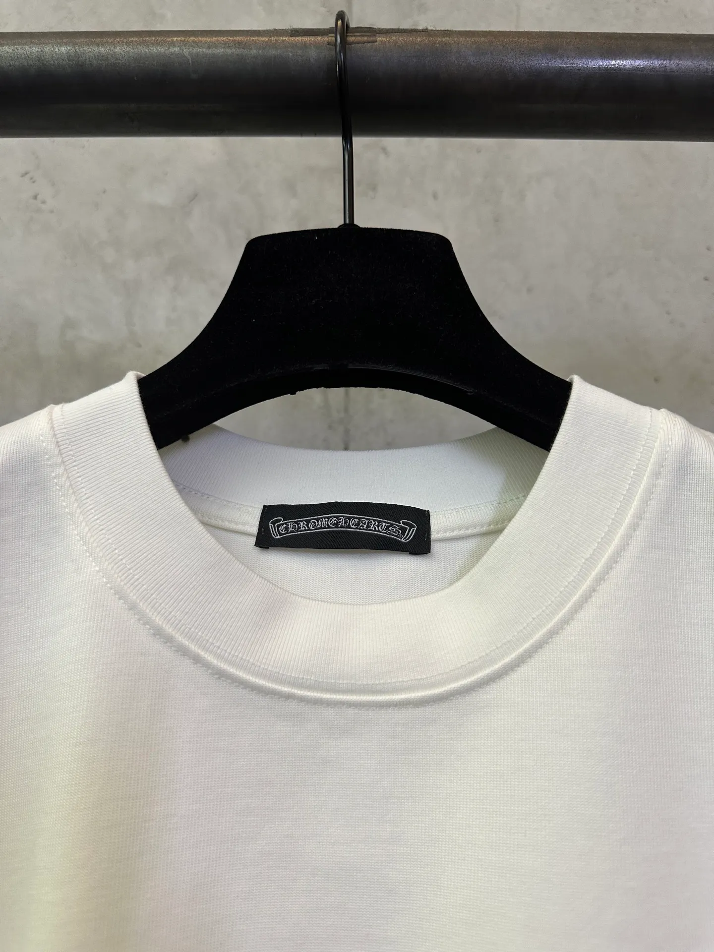 P260 Chrome Hearts 25ss foti system black color nine-square grid round neck short-sleeved T-shirt. Fabric is high-definition and super heavy. Cotton double yarn compact Xinjiang cotton. Weight 400g. Paired with 2*2 Salona rib. 420g. Clean cloth. Clear texture. Tight feel. Stiff. High color fastness. No deformation. No discoloration. Customized hardware. Thread. Accessories. Matching. Same style for men and women. -Color: Black White -Size: XS S M L XL